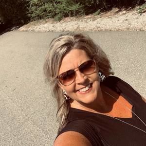 Meet your Posher, April